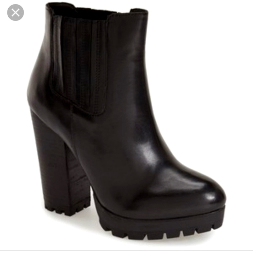 STEVE MADDEN GABRELLA ANKLE BOOTIES